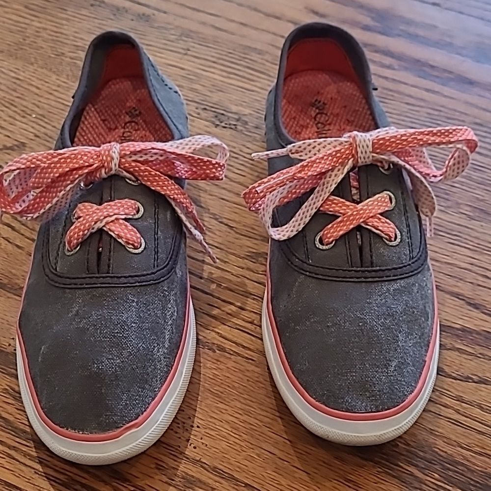 Columbia sz 7 canvas top Sneakers with shoelaces